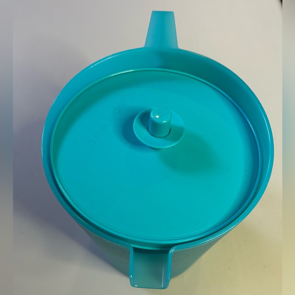 Teal Tupperware One Gallon Pitcher for Home Kitchen - Picture 2 of 6